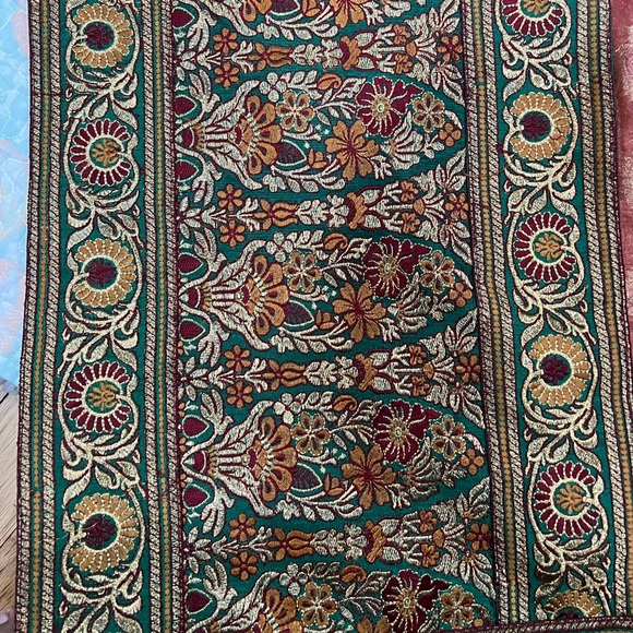 Traditional upada silk saree with blouse - Picture 5 of 6